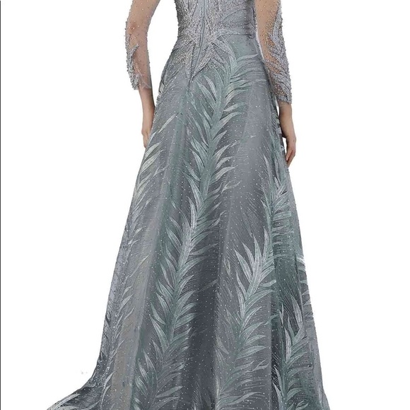 LARA Long Sleeve Gown - Picture 5 of 11